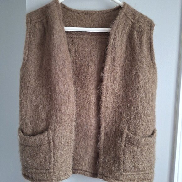 Donegal Design 100% Wool Vest with Pockets - Picture 1 of 6